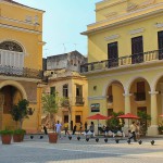 Old square, colonial buildings in different colors© Cuba Absolutely, 2014 - 2020