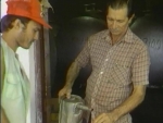 Mercado de Micro a finaless de los 80. El hombre que vendia el aceite. Sr Rogelio papí de Grisel Bardiñas