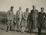 En la foto Machado con parte de su familia y gabinete en las aguas del Rio las Casas en Nueva Gerona.